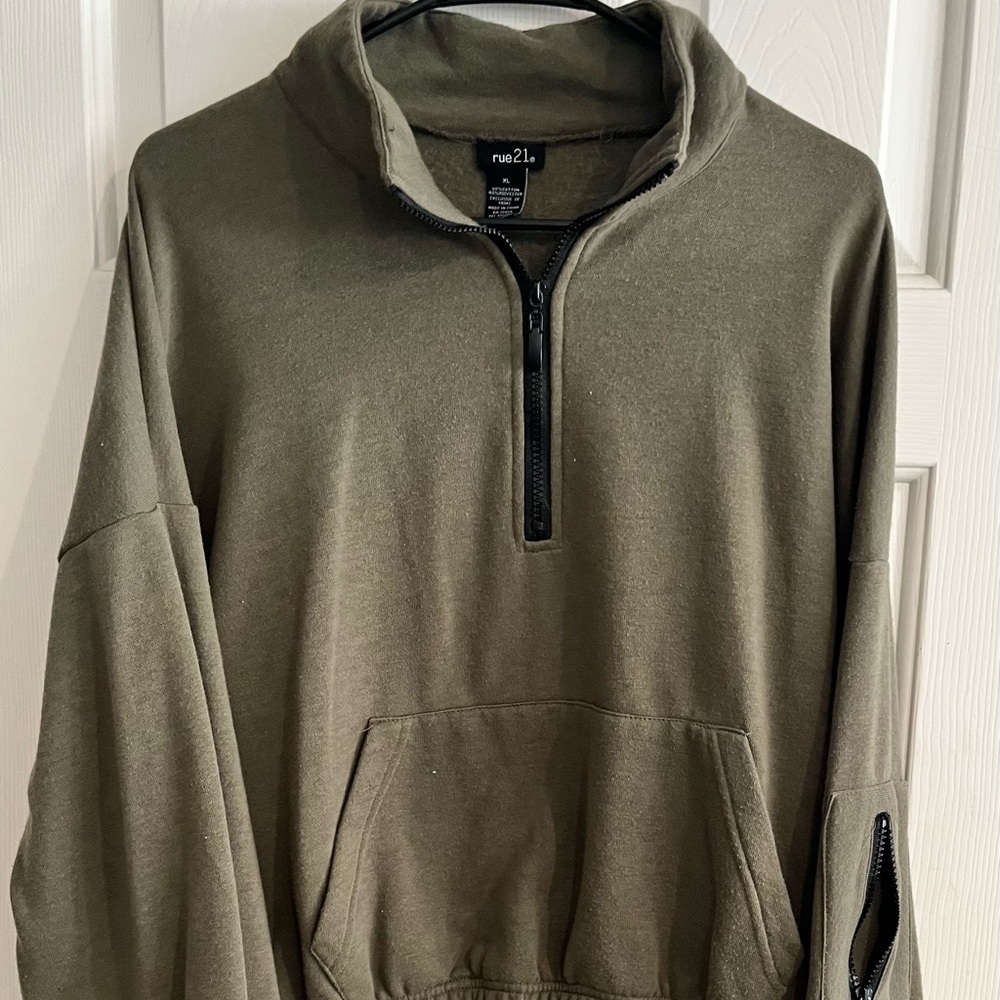 Rue 21 sweatshirt